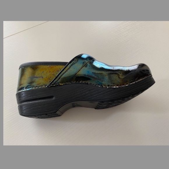 Dansko Clogs Iridescent Oil Slick Patent Leather Petrol Metallic Size 39 / 8.5 - Picture 5 of 12